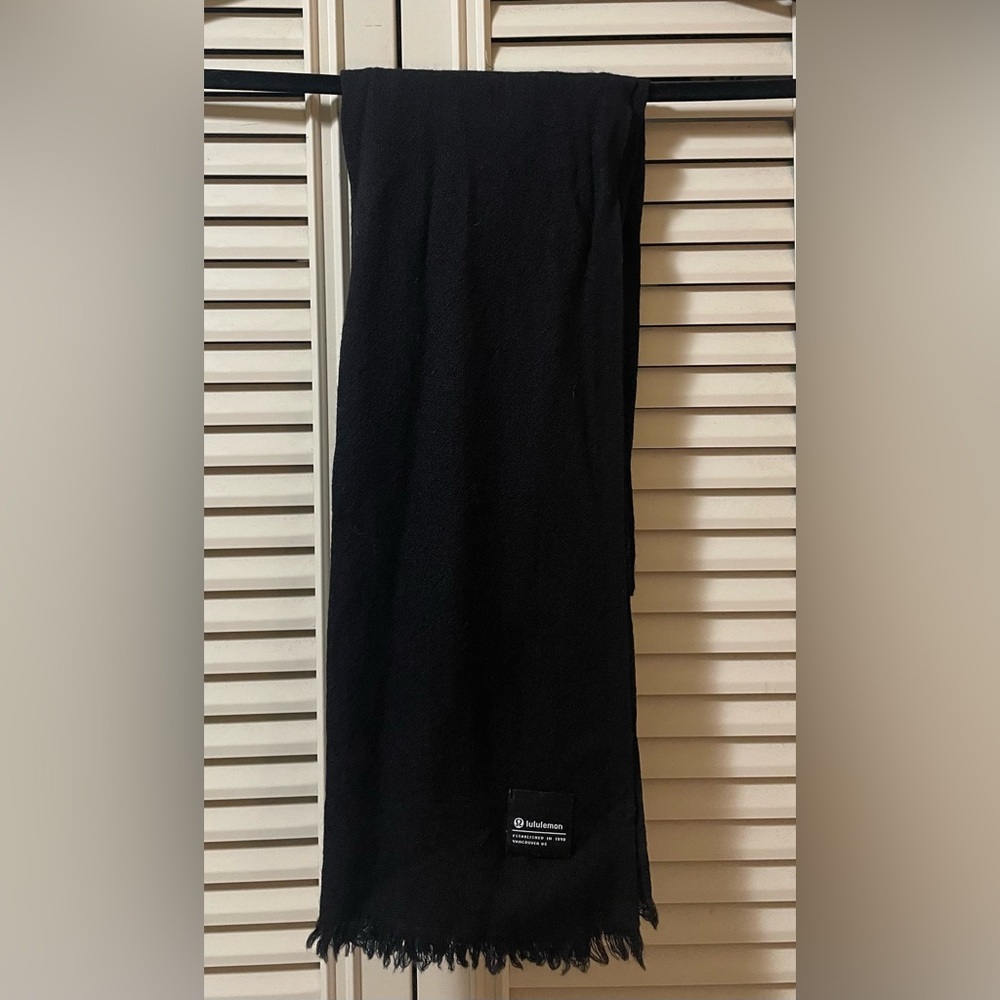 Lululemon Black Scarf